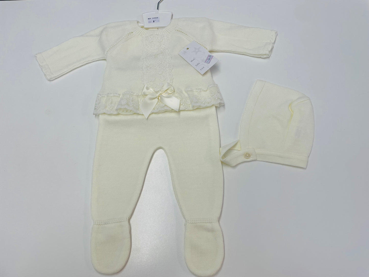 Adorable 3pc Cream knit Set c9022